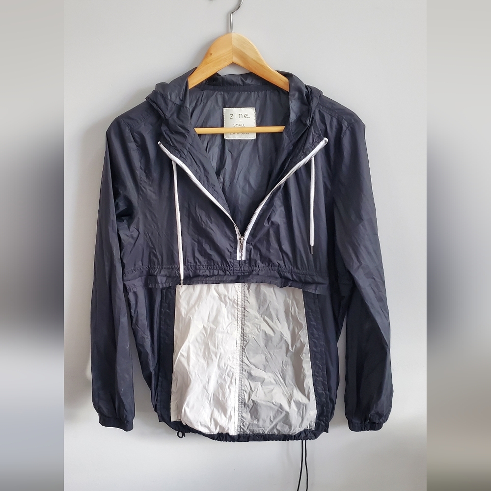 Zine Clothing Women's Black and Gray Nylon Lightweight Jacket. Small. VGUC